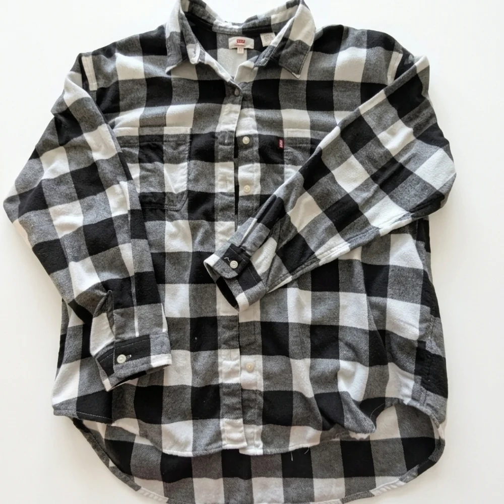 Black‎ and White Plaid Button-Up Shirt